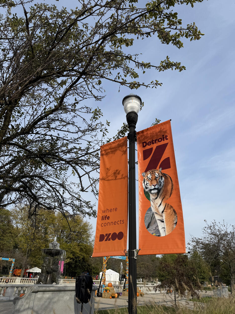 Detroit Zoo Lightpole Banners